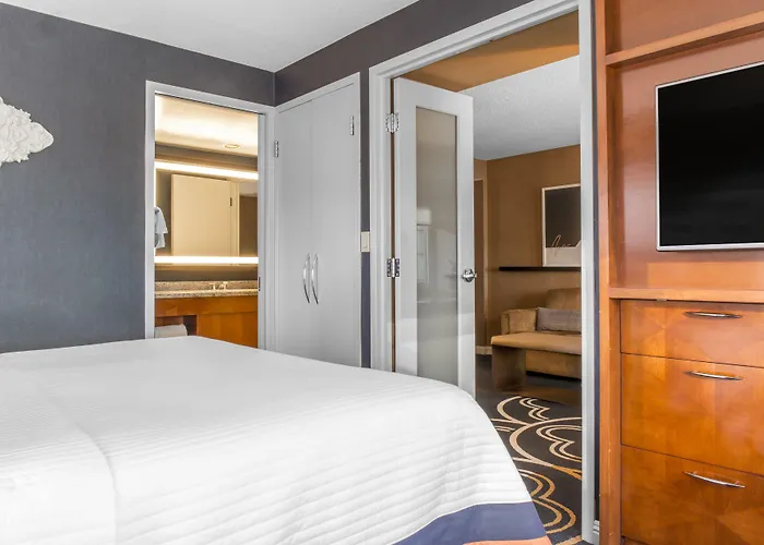 Omni Hotel 4*